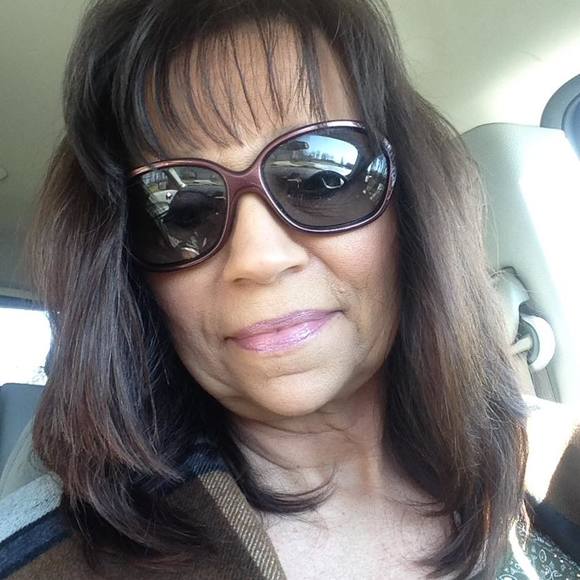 Meet your Posher, Debbie - Picture 1 of 1